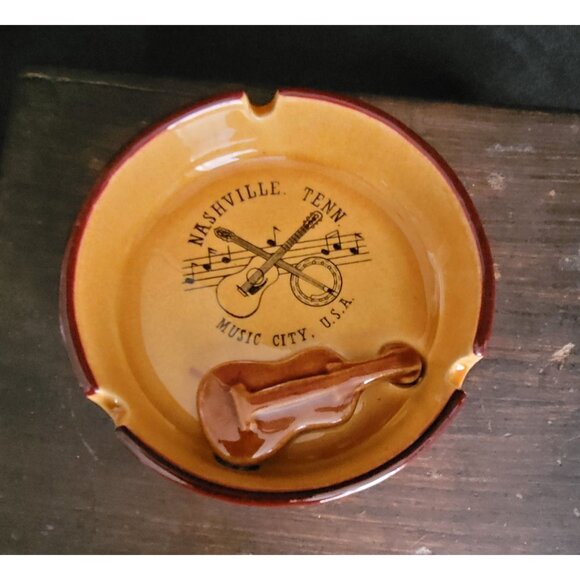 Vintage Nashville Tennessee Ashtray W/ Raised Guitar made in Japan 4.5” Souvenir - Picture 2 of 4